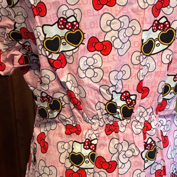"Sanrio-Hello Kitty" scrub top, M like new condition - Picture 7 of 11
